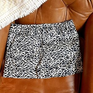 MIXIT Stretch Size 4 Black & White Shorts